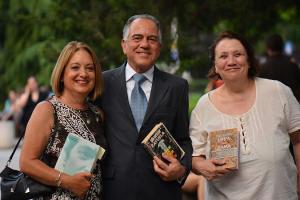 El Embajador Guillermo Azrak y su Sra. esposa junto a la Sra. Tania Petrova